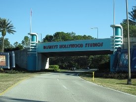 road-entrance-hollywood-studios-orlando-florida